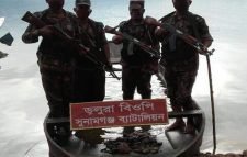 বিশ্বম্ভরপুরে মদ, পাথর বেঝাই নৌকা জব্দ