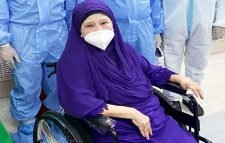 টিকা নেওয়ার পর জ্বরাক্রান্ত খালেদা জিয়া