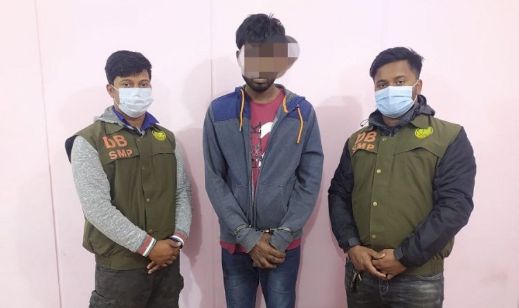 ধানক্ষেতে ডিবির অভিযান, মাদক ব্যবসায়ী গ্রেফতার