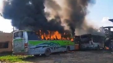 পেট্রলপাম্পে আগুন, পুড়ল ৫ বাস