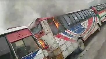 রাজধানীতে সিগারেট থেকে বাসে আগুন