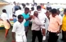 জুতা ভেজাবেন না বলে মৎস্যজীবীর কোলে ওঠে নৌকা থেকে পার হলেন মন্ত্রী