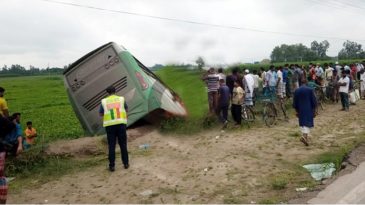মিঠাপুকুরে দুই বাসের মুখোমুখি সংঘর্ষে নিহত ৬
