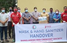 মৌলভীবাজারে রেড ক্রিসেন্ট উদ্যোগে স্বাস্থ্য সুরক্ষা সামগ্রী বিতরণ