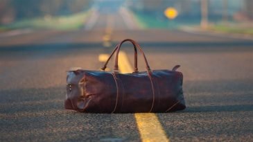 লকডাউনে রাস্তায় টাকাভর্তি ব্যাগ পেলেন ডেলিভারি বয়