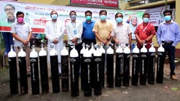 মৌলভীবাজারে হাসপাতালে জেলা সমিতি ও জালালাবাদ এসোসিয়েশন পক্ষে ২০টি অক্সিজেন সিলিন্ডার হস্তান্তর