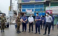 গোলাপগঞ্জে লকডাউন বাস্তবায়নে মাঠে সক্রিয় প্রশাসন, জরিমানা