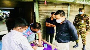 জগন্নাথপুরে দোকান খোলা রেখে পালালেন ব্যবসায়ীরা