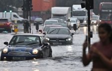 লন্ডনে দেখা দিয়েছে আকস্মিক বন্যা