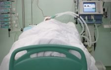 ছেলেকে বাঁচাতে আইসিইউ ছেড়ে না ফেরার দেশে মা