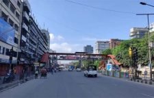 থামানোর সংকেত দেওয়া পুলিশকে পিষে মারল প্রাইভেটকার