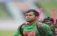 করোনাক্রান্ত বাবা-মায়ের জন্য দেশে ফিরছেন মুশফিক