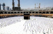 অনুমতি ছাড়া মসজিদুল হারাম এ প্রবেশ করলে গুণতে হবে জরিমানা