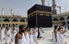 দেড় বছর পর বিদেশিরা ওমরাহ পালনের জন্য সৌদি আরব যাচ্ছেন