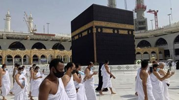 দেড় বছর পর বিদেশিরা ওমরাহ পালনের জন্য সৌদি আরব যাচ্ছেন