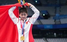 ১৪ বছরের অলিম্পিক স্বর্ণজয়ীর গ্রামে মানুষের ঢল