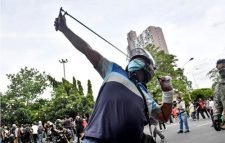 প্রধানমন্ত্রীর পদত্যাগ দাবিতে ব্যাংককে আন্দোলন চলছে