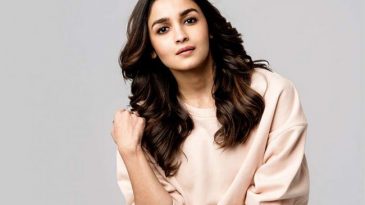 চিত্রগ্রাহকের মন্তব্যে হতবাক আলিয়া