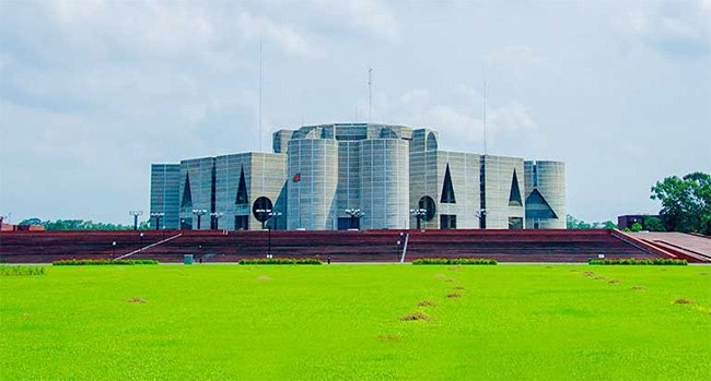 ৮৫ হাজার বইয়ের পাঠক ১২ এমপি