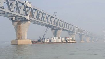 পদ্মা সেতুর স্প্যানে আবারও ফেরির ধাক্কা