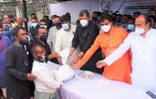 মৌলভীবাজার জেলা যুবলীগের উদ্যোগে  ৫শ অসহায় মানুষের মাঝে খাদ্য সহায়তা