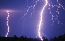 মোবাইলে গেম খেলার সময় বজ্রপাতে ৪ কিশোরের মৃত্যু