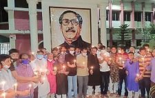 আগষ্টের প্রথম প্রহরে বঙ্গবন্ধুর প্রতিকৃতিতে  প্রদীপ প্রজ্জলন ও শ্রদ্ধা জ্ঞাপন