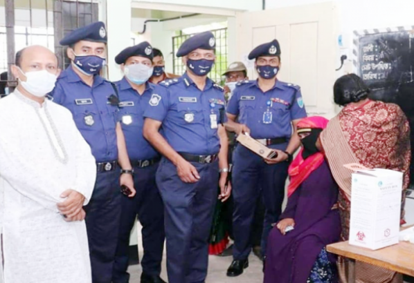 গণটিকাদান কর্মসূচি পরিদর্শন করলেন সিলেট রেঞ্জের ডিআইজি