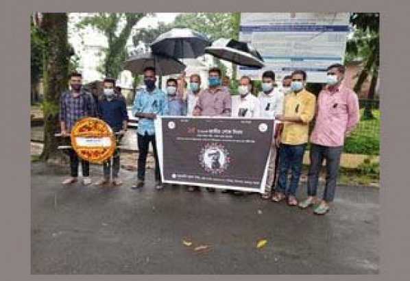 “জাতির পিতার শাহাদাৎ বার্ষিকীতে কৃষ্ণকলি তরুণ সংঘের শ্রদ্ধা নিবেদন”