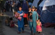 খোলা আকাশের নিচে লাখো আফগান