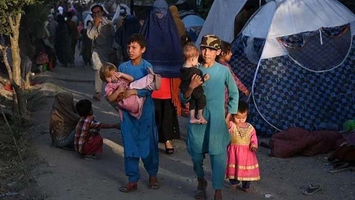 খোলা আকাশের নিচে লাখো আফগান