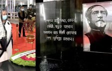বঙ্গবন্ধুর প্রতিকৃতিতে প্রধানমন্ত্রীর শ্রদ্ধা