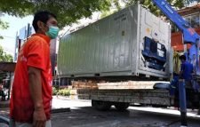 মর্গে ঠাঁই নেই, লাশ কনটেইনারে