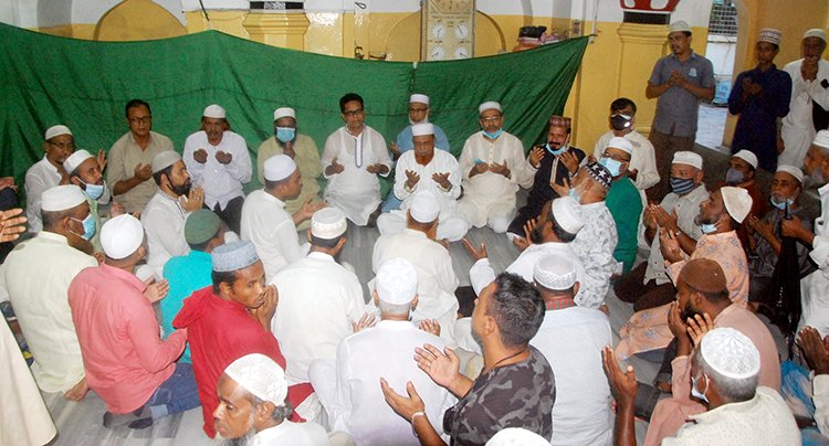 বঙ্গবন্ধু শেখ মুজিবুর রহমানের ৪৬ তম শাহাদত বার্ষিকীতে জেলা ব্যবসায়ী  ঐক্যকল্যাণ পরিষদের দোয়া মাহফিল