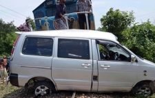 কুলাউড়ায় মাইক্রোবাসে সিলেটগামী ট্রেনের ধাক্কা, নিহত ২