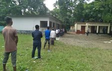 ভোটগ্রহণ শুরু, ভোটার উপস্থিতি কম