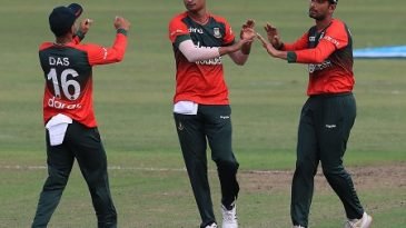 নাসুমের আগুনে বোলিং