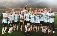 হ্যাটট্রিকে কোপা আমেরিকার শিরোপা উদযাপন রাঙালেন মেসি