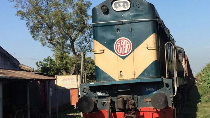 ট্রেনের ২ কোচ লাইনচ্যুত: ঘটনা তদন্তে ৩ সদস্যের কমিটি