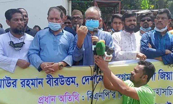 ‘একই বুলি বারবার আওড়ান কাদের’