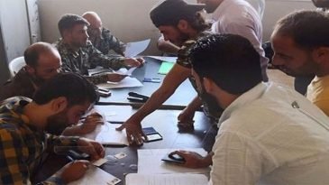 সিরিয়ায় শত শত সন্ত্রাসীর অস্ত্র সমর্পণ