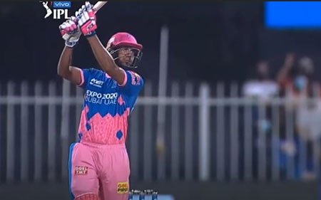 ৮১ মিটারের ছক্কা হাঁকালেন মোস্তাফিজ, ব্যাটিংয়ে গড়লেন রেকর্ড