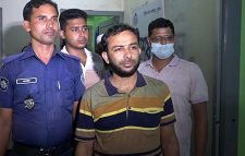 লক্ষ্মীপুরে ৬ শিক্ষার্থীর চুল কর্তনকারী মাদ্রাসা শিক্ষক গ্রেপ্তার