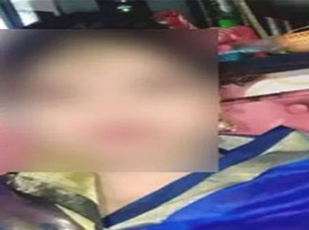 স্ত্রী স্বীকৃতির দাবিতে অনশনে অন্তঃসত্ত্বা তরুণী