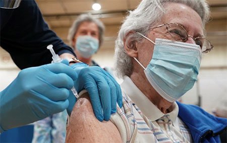 ষাটোর্ধ্ব ব্যক্তিকে চীনা টিকার তৃতীয় ডোজ দেয়ার সুপারিশ বিশ্ব স্বাস্থ্য সংস্থার