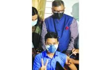 স্কুল শিক্ষার্থীদের পরীক্ষামূলক টিকাদান