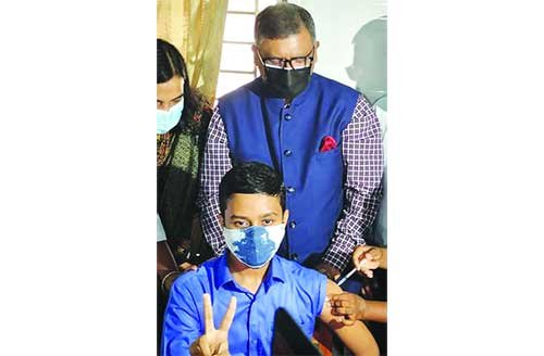 স্কুল শিক্ষার্থীদের পরীক্ষামূলক টিকাদান