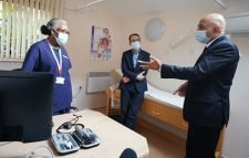 বৃটেনে আরও বেশি সরাসরি রোগী দেখলে ২৫০ মিলিয়ন অতিরিক্ত তহবিল পাবে জিপি