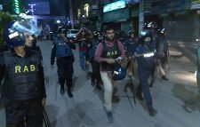 ফেনীতে ব্যাপক সংঘর্ষ, গাড়িতে আগুন, ওসিসহ আহত ৪০