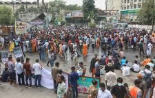 বিচারের দাবিতে ২৪ ঘণ্টার আল্টিমেটাম শাহবাগ অবরোধকারীদের